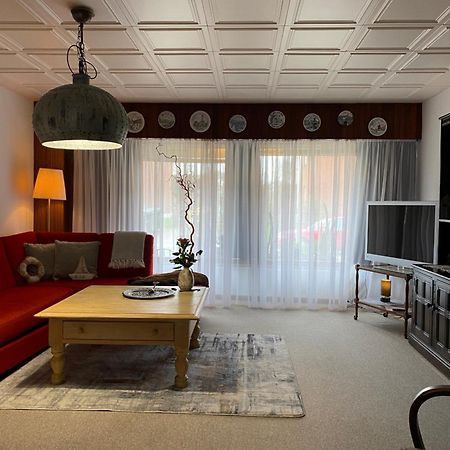 Privartzimmer 'Ausfahrt Freihalten' フースム エクステリア 写真