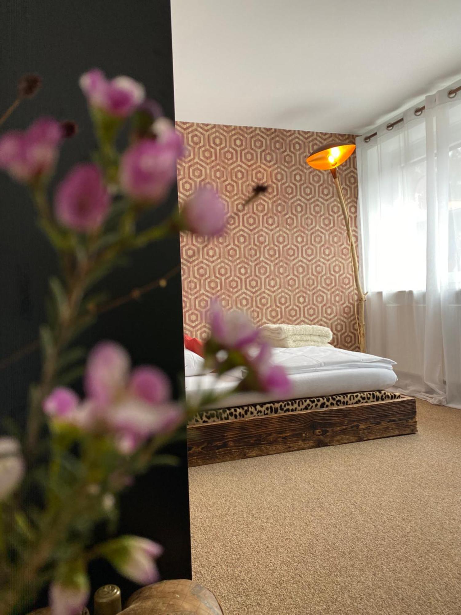 Privartzimmer 'Ausfahrt Freihalten' フースム エクステリア 写真