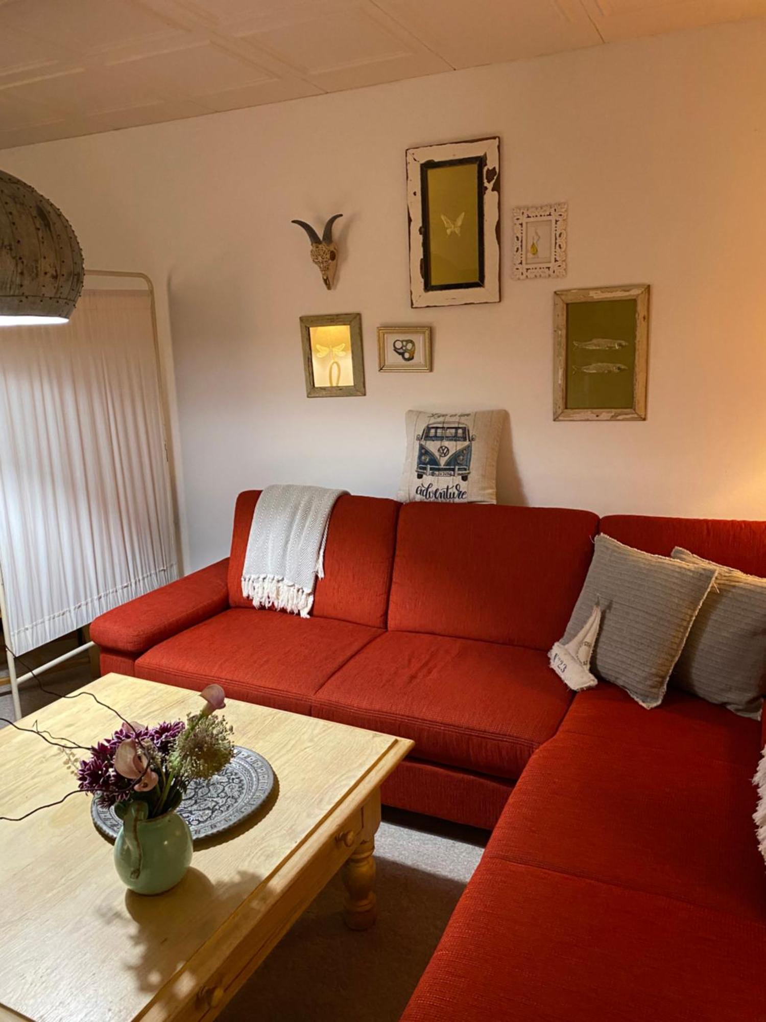 Privartzimmer 'Ausfahrt Freihalten' フースム エクステリア 写真