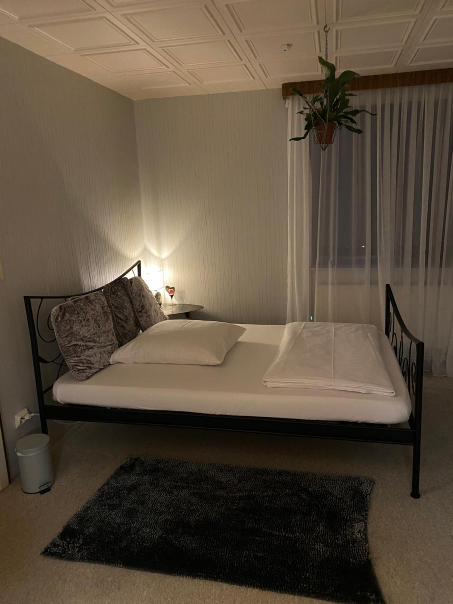Privartzimmer 'Ausfahrt Freihalten' フースム エクステリア 写真