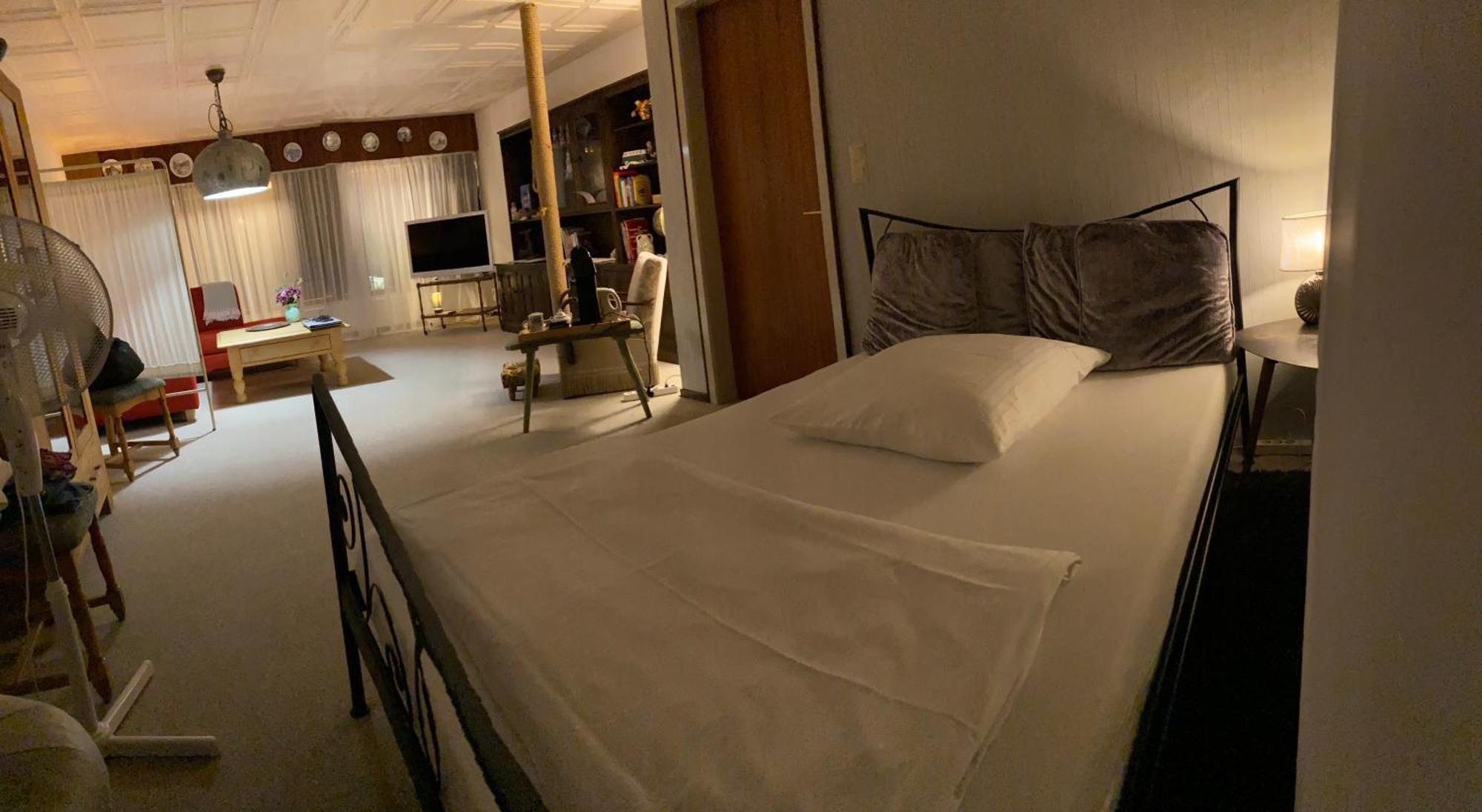 Privartzimmer 'Ausfahrt Freihalten' フースム エクステリア 写真