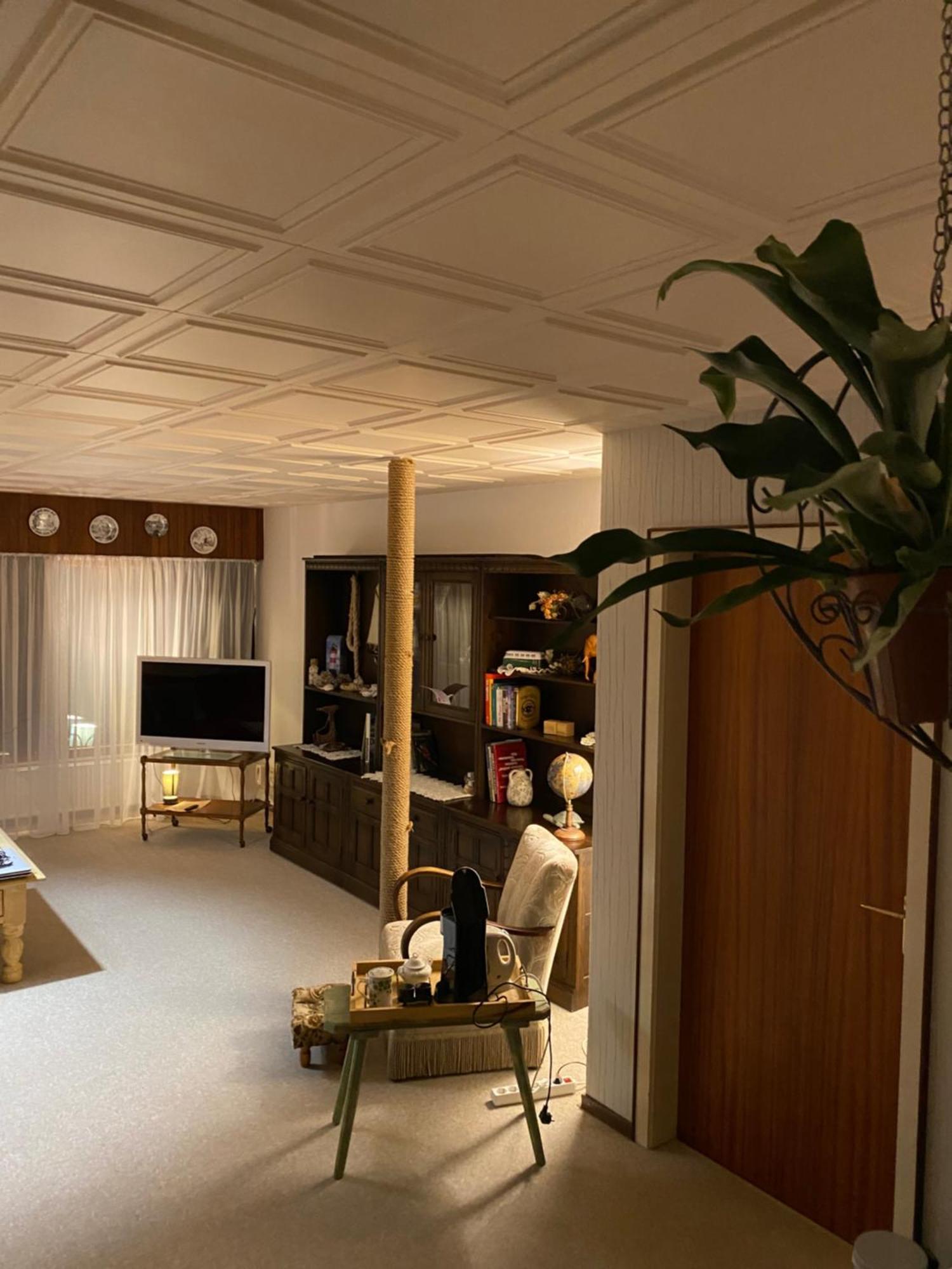 Privartzimmer 'Ausfahrt Freihalten' フースム エクステリア 写真