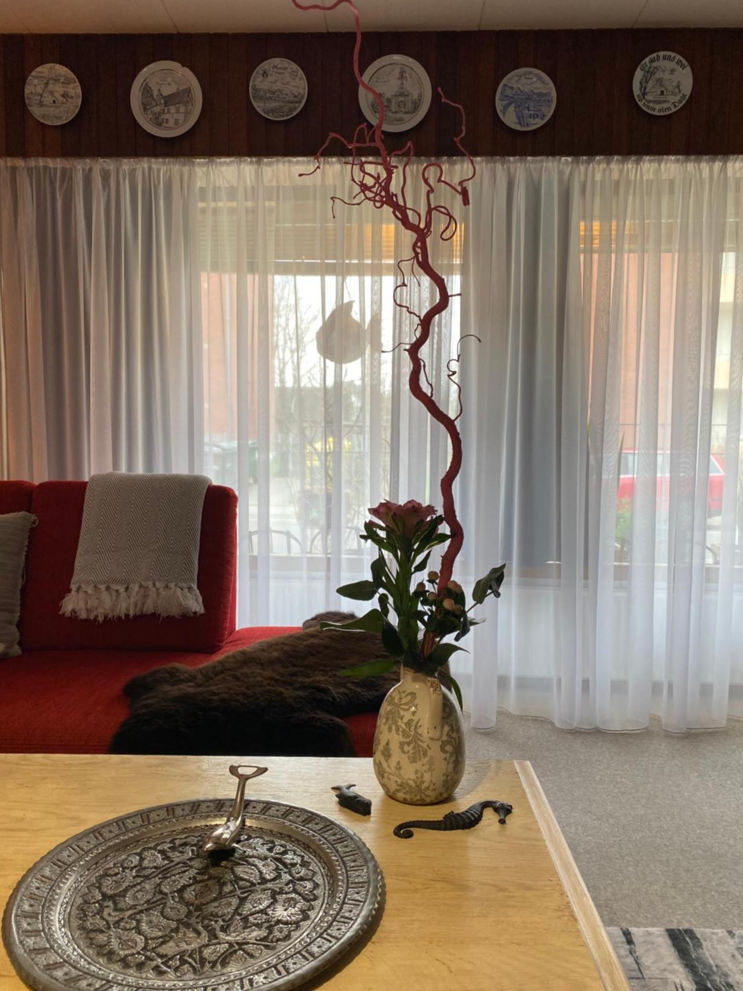 Privartzimmer 'Ausfahrt Freihalten' フースム エクステリア 写真