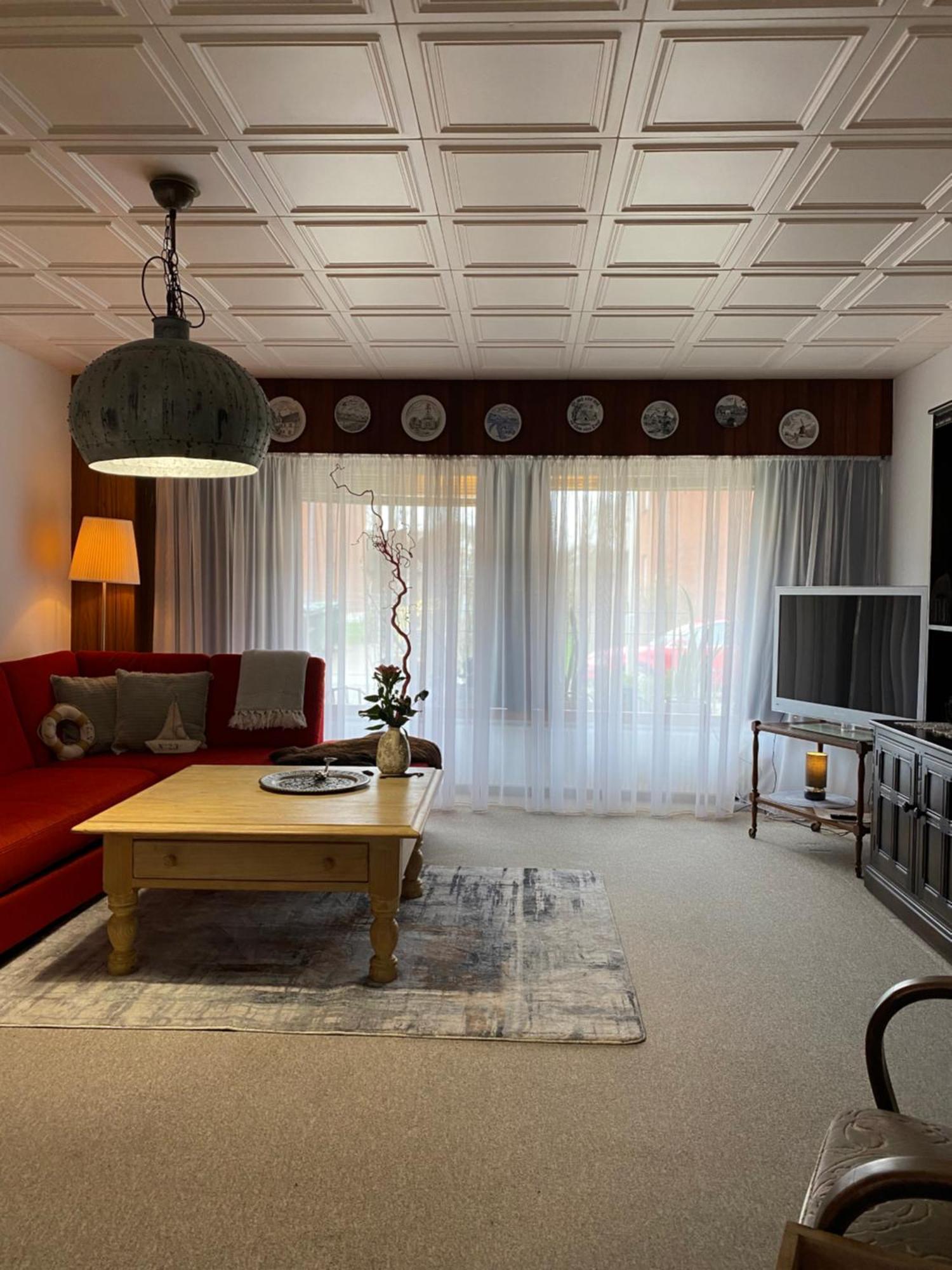 Privartzimmer 'Ausfahrt Freihalten' フースム エクステリア 写真