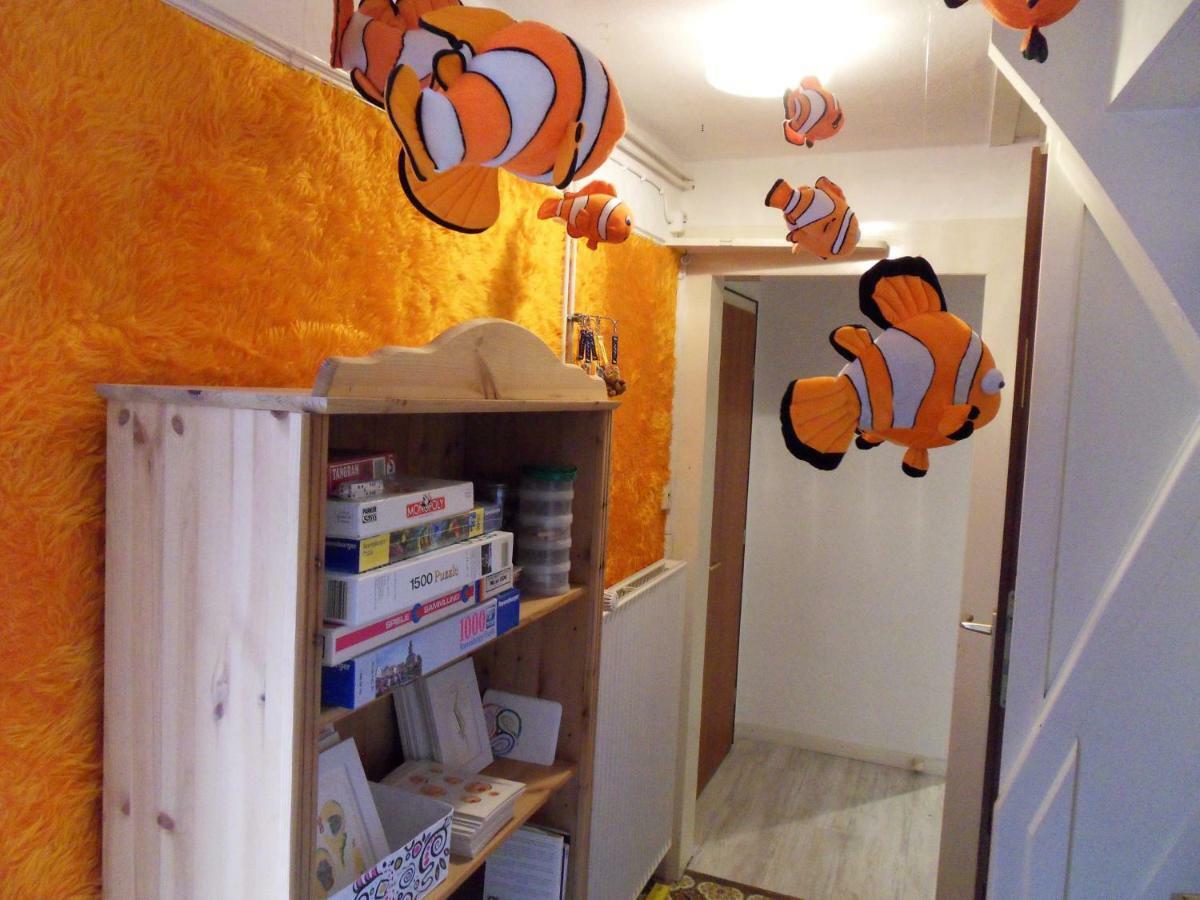 Privartzimmer 'Ausfahrt Freihalten' フースム エクステリア 写真