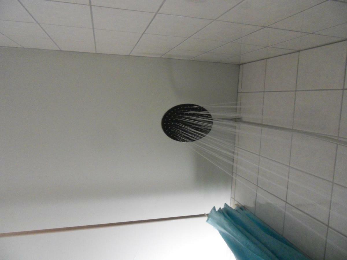Privartzimmer 'Ausfahrt Freihalten' フースム エクステリア 写真