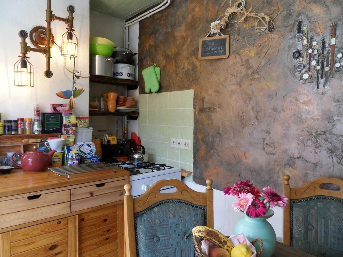 Privartzimmer 'Ausfahrt Freihalten' フースム エクステリア 写真